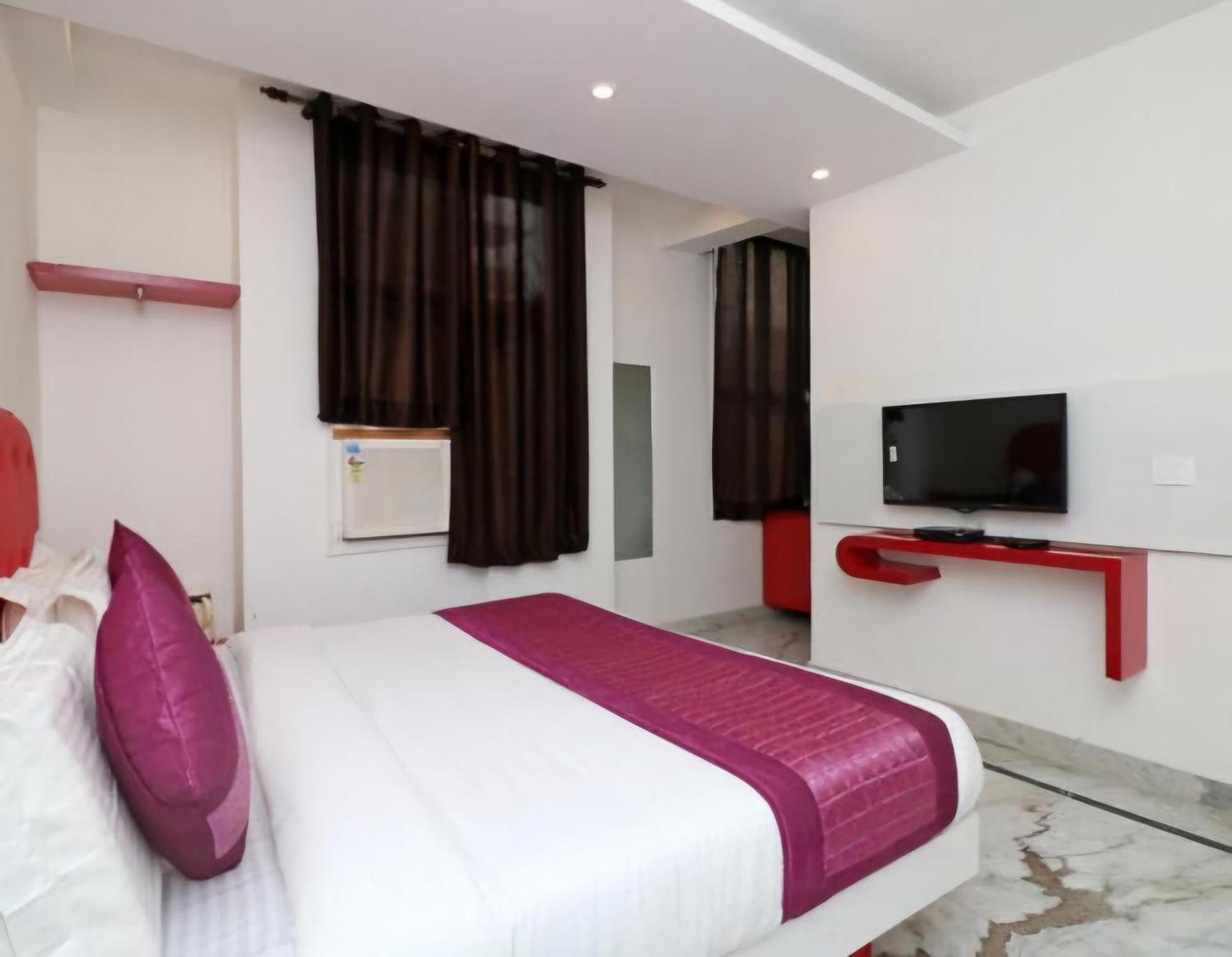 Hotel Leo Continental Нью-Дели Экстерьер фото