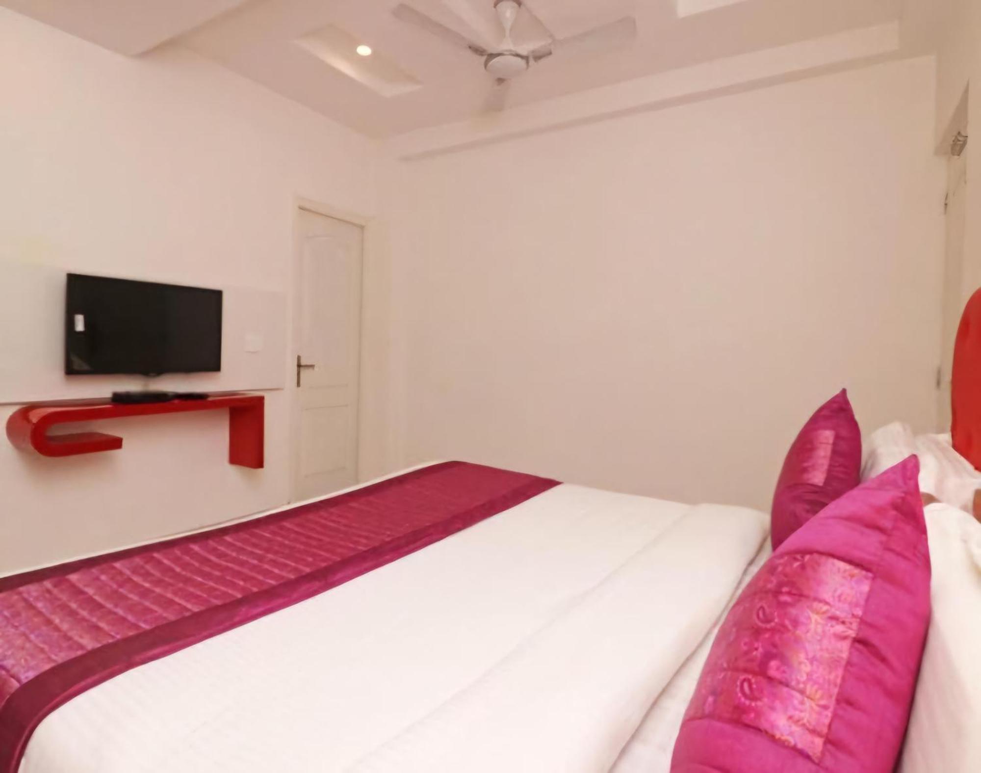 Hotel Leo Continental Нью-Дели Экстерьер фото