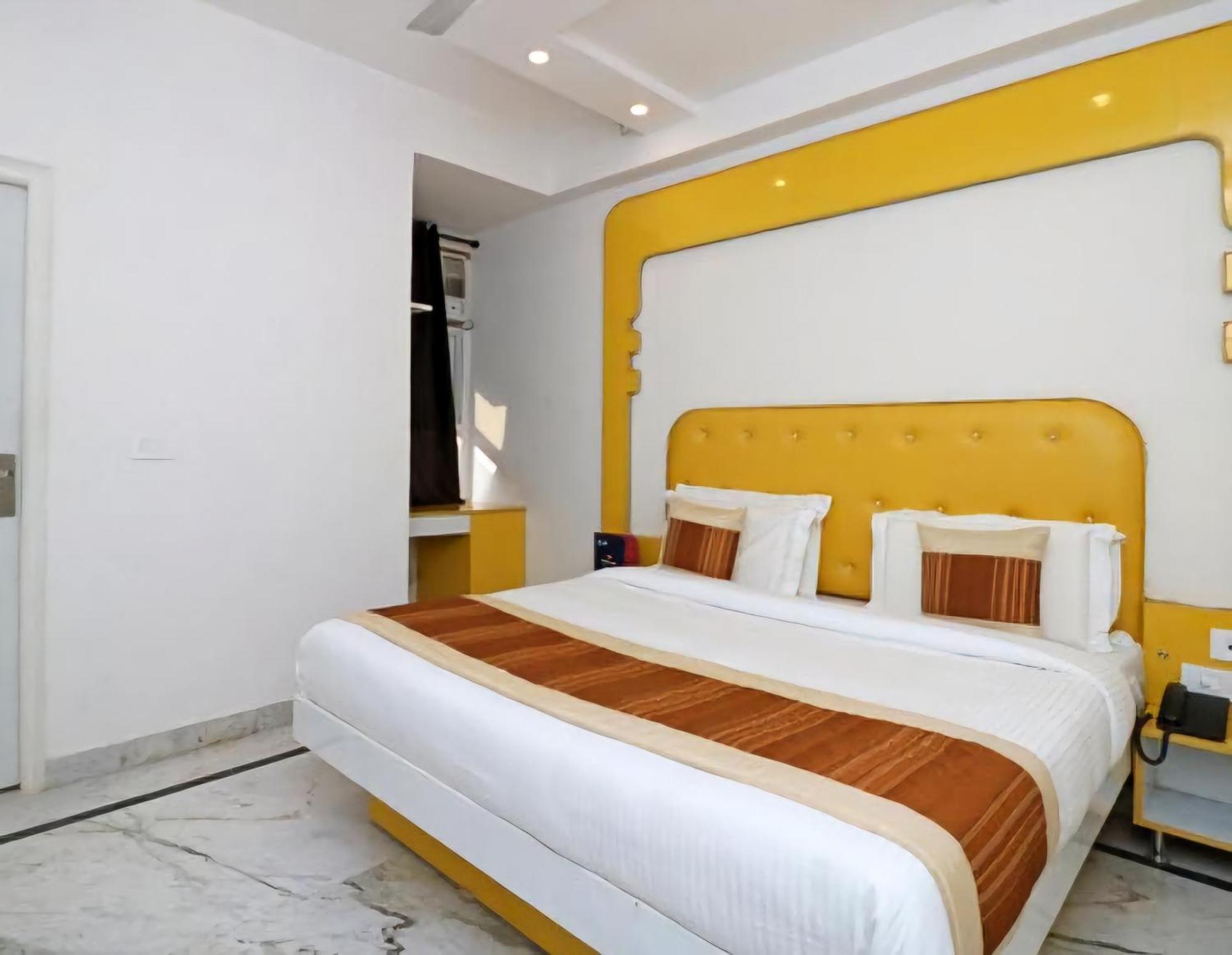 Hotel Leo Continental Нью-Дели Экстерьер фото
