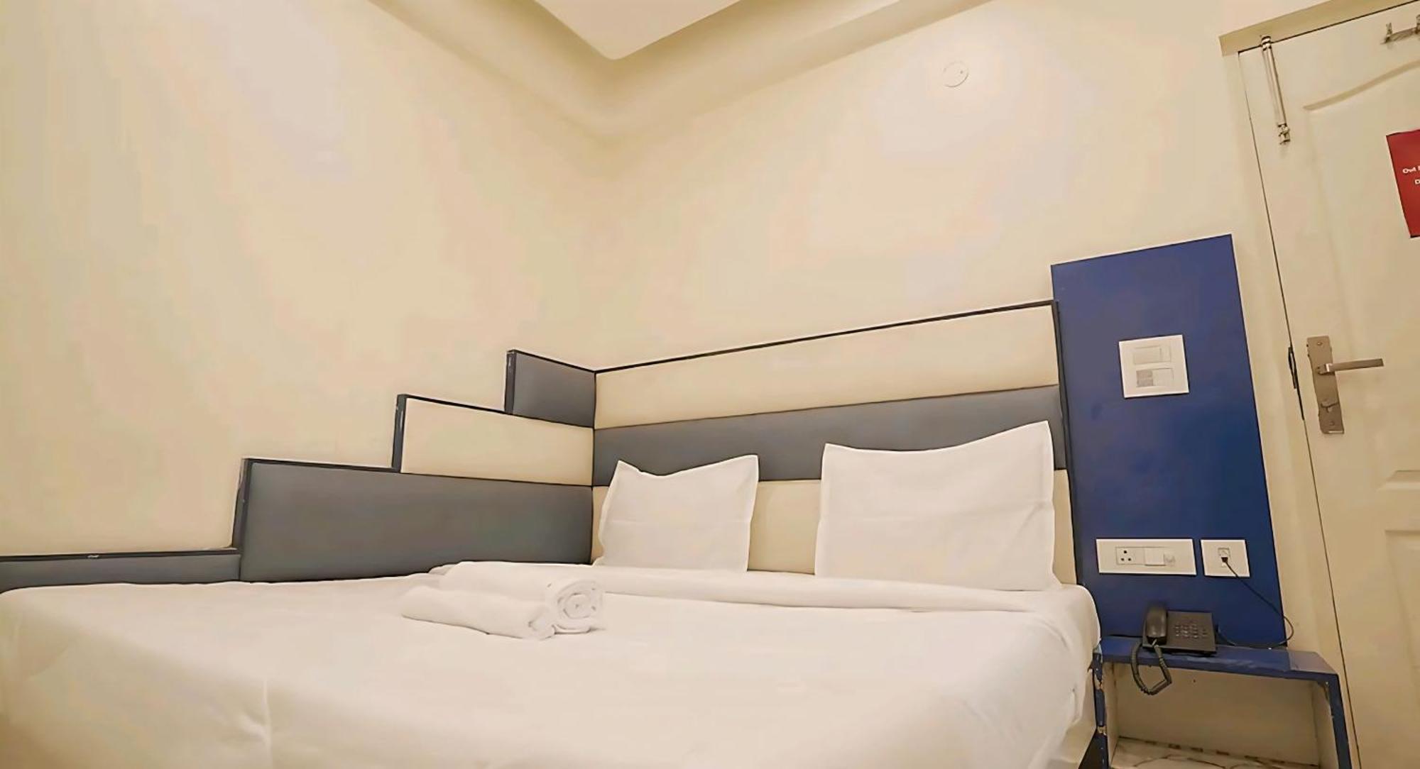 Hotel Leo Continental Нью-Дели Экстерьер фото