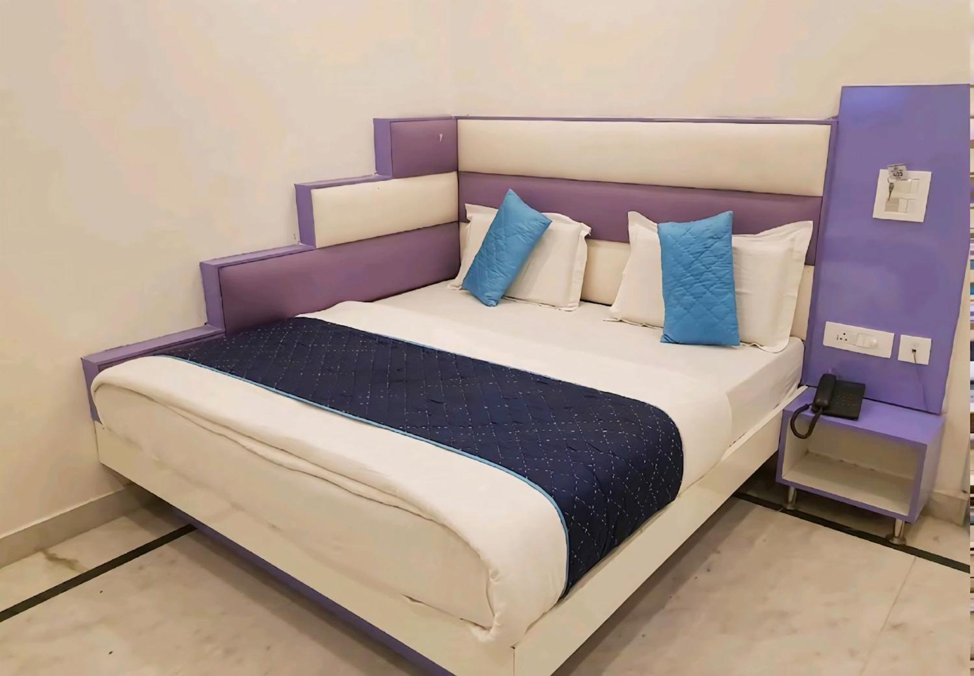 Hotel Leo Continental Нью-Дели Экстерьер фото