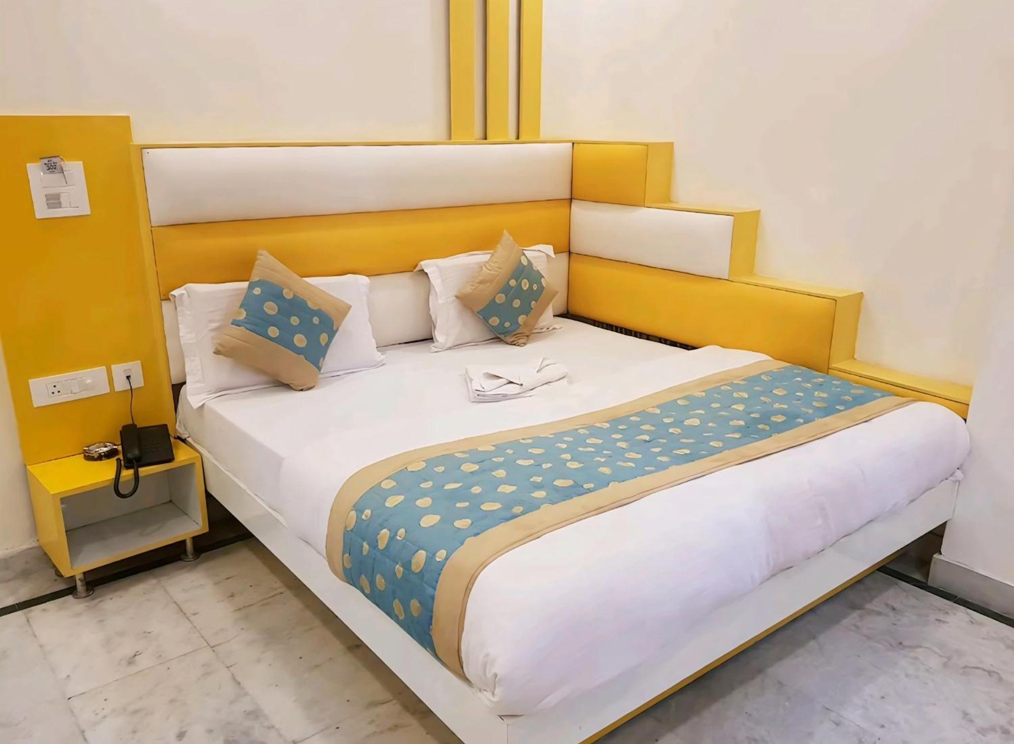Hotel Leo Continental Нью-Дели Экстерьер фото
