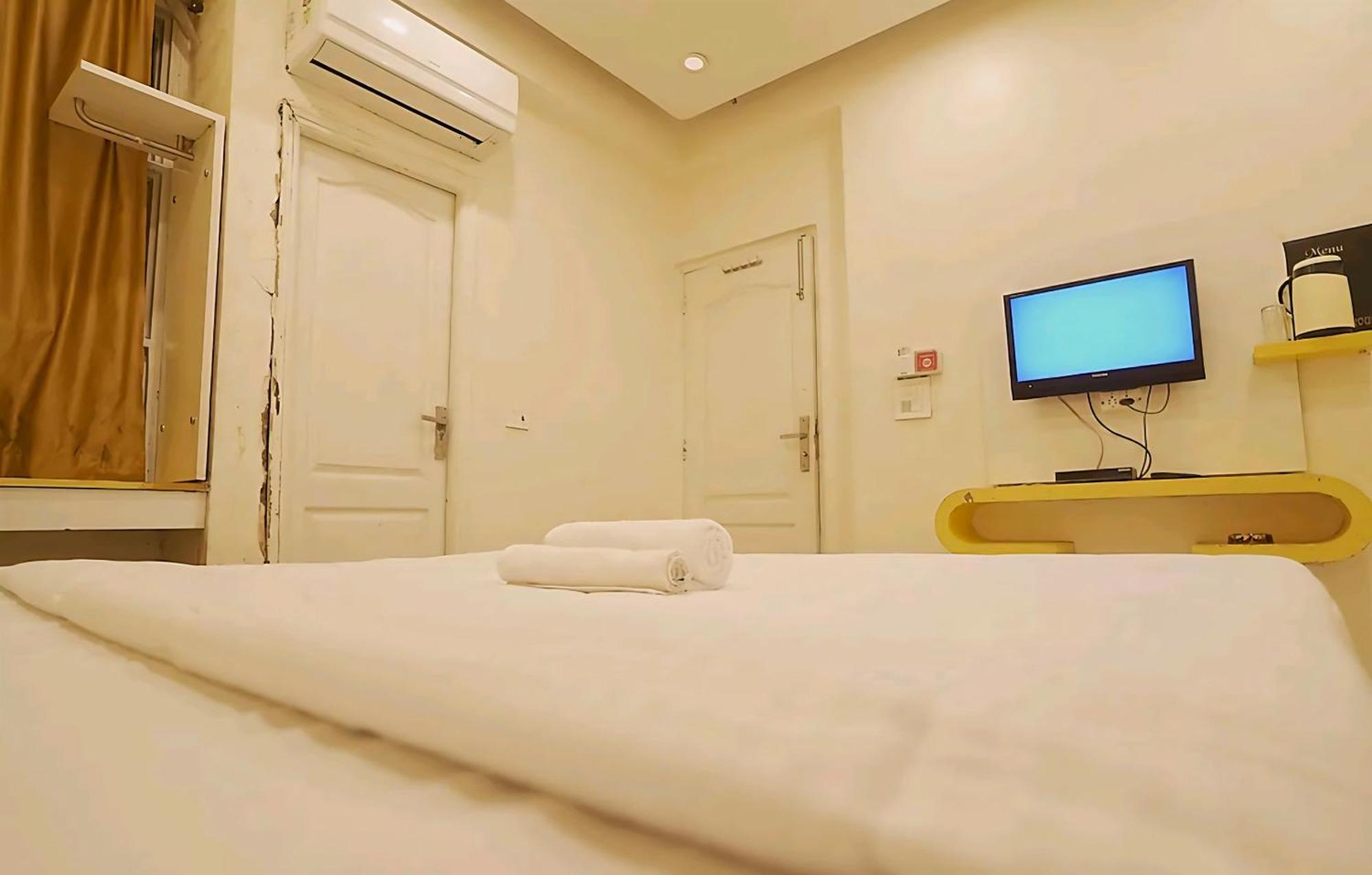 Hotel Leo Continental Нью-Дели Экстерьер фото