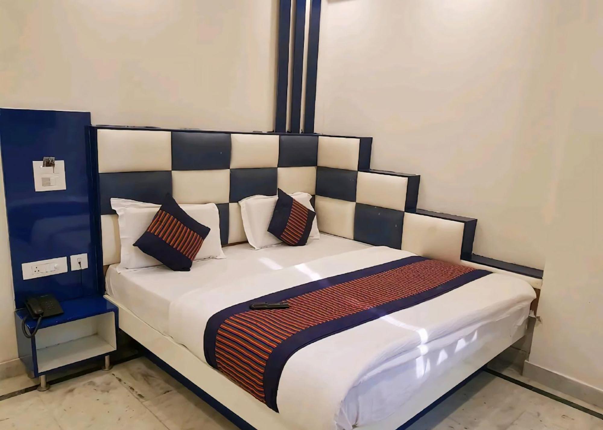Hotel Leo Continental Нью-Дели Экстерьер фото