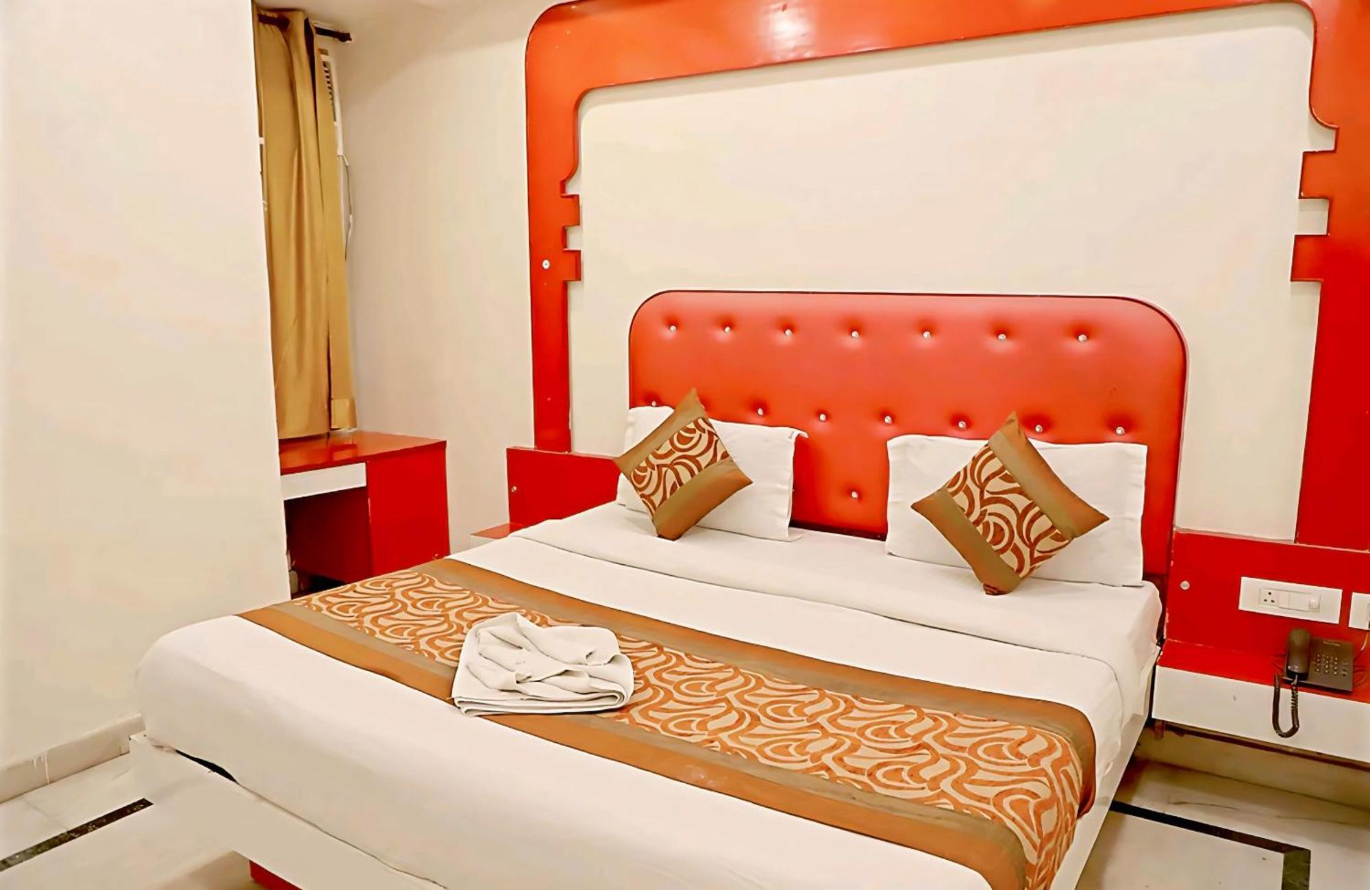 Hotel Leo Continental Нью-Дели Экстерьер фото