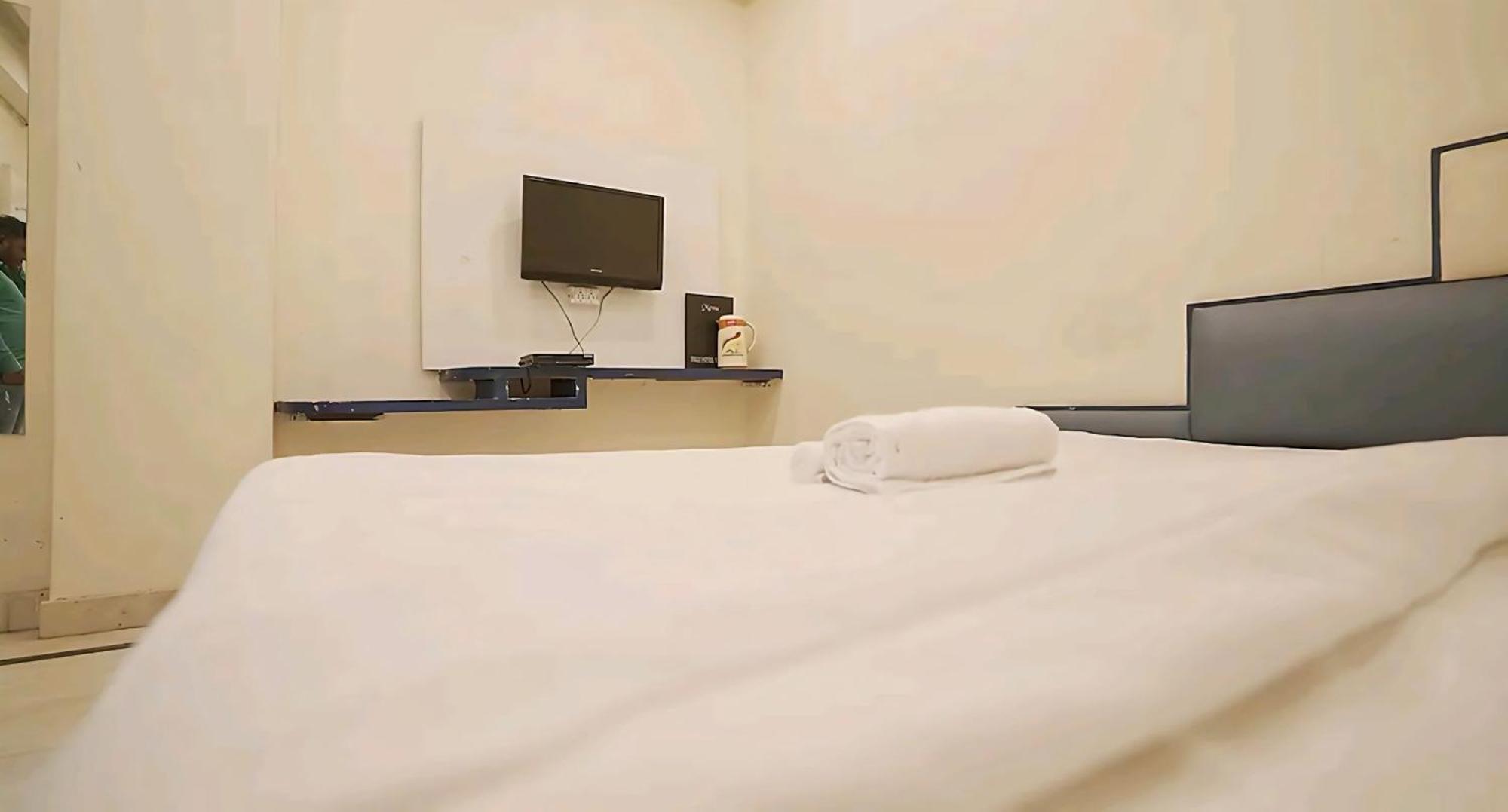 Hotel Leo Continental Нью-Дели Экстерьер фото