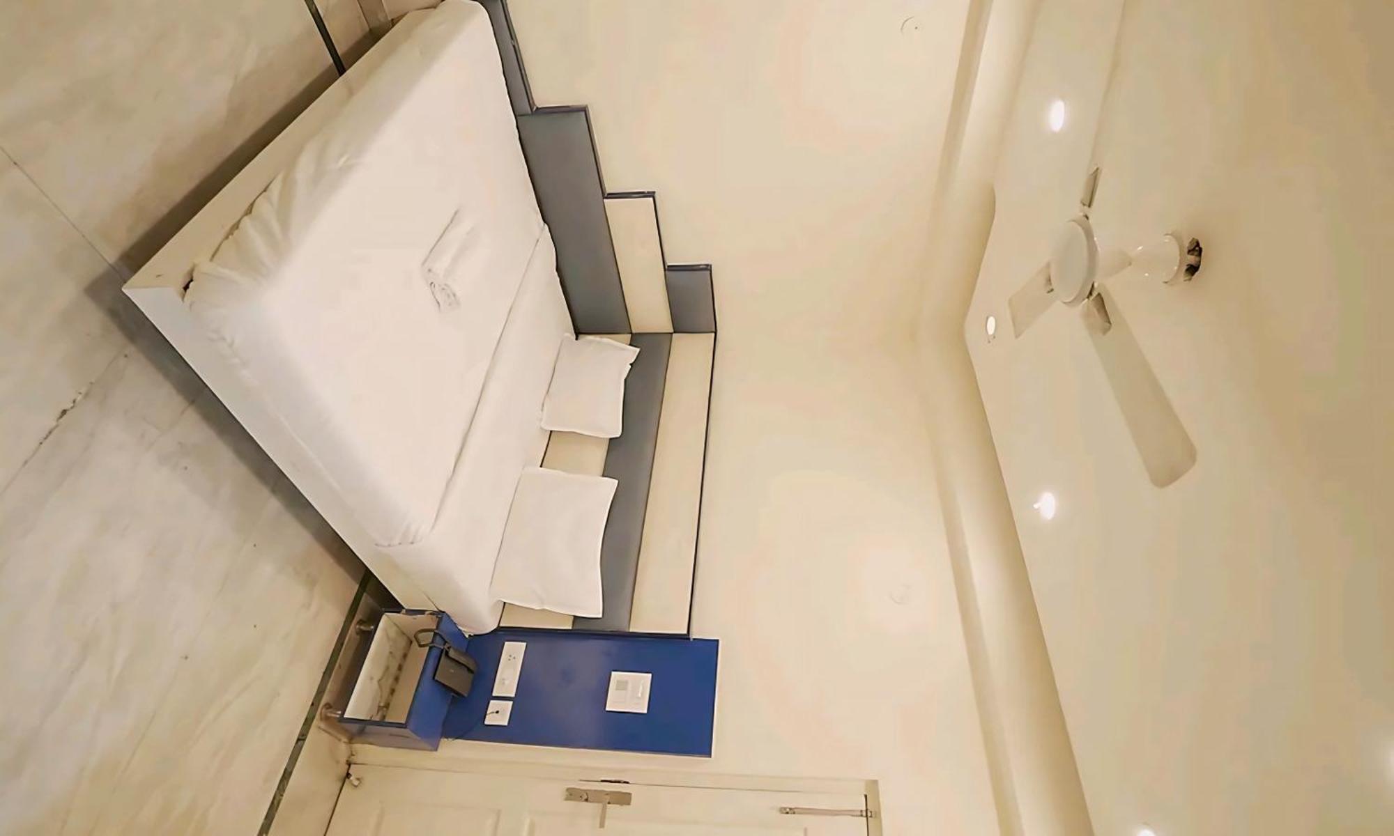 Hotel Leo Continental Нью-Дели Экстерьер фото