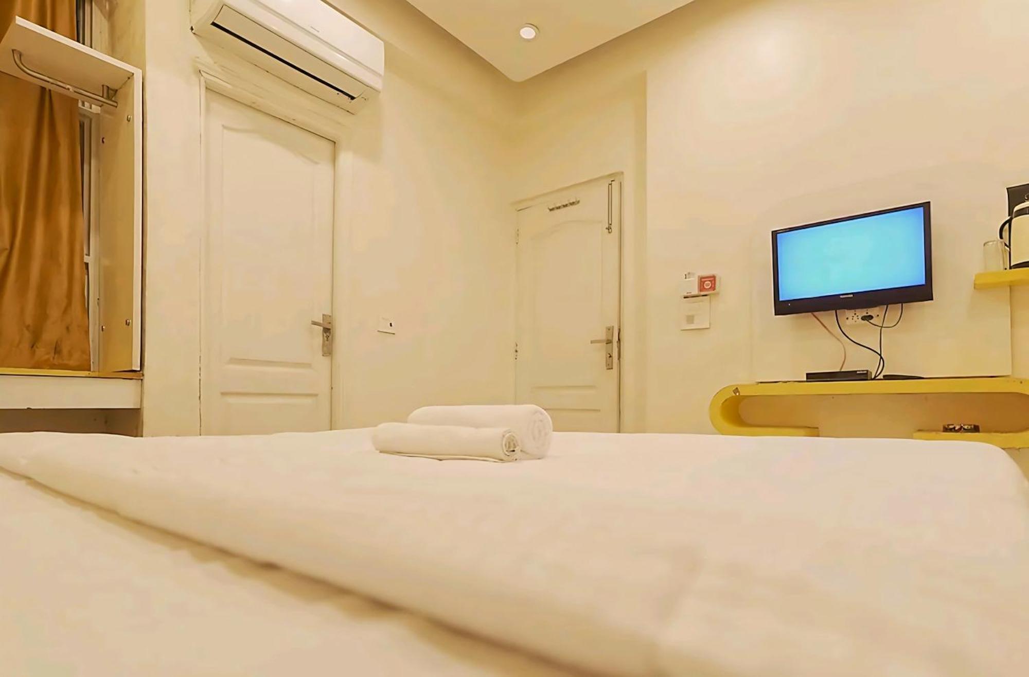 Hotel Leo Continental Нью-Дели Экстерьер фото